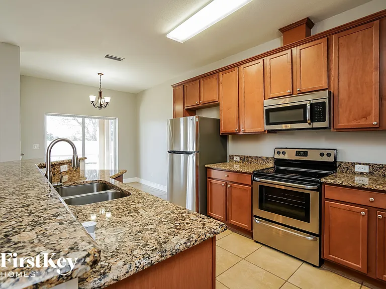 1720 NW 9th Ter — Photo 4
