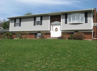 1 Fox Hill Rd, Clinton, NJ 08809