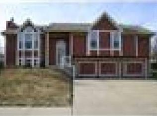 320 SE Bordner Dr, Lees Summit, MO 64063
