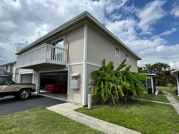 3303 Royal Canadian Trce APT 4, Fort Myers, FL 33907