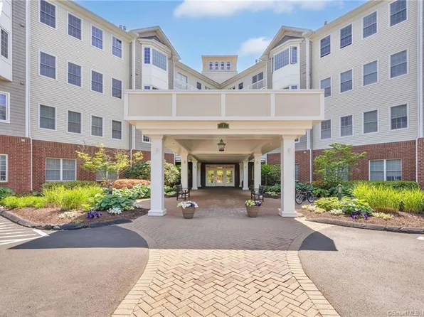 1 King Philip Drive #217, West Hartford, CT 06107