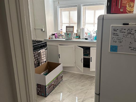 5th image of 1128 E Walnut St