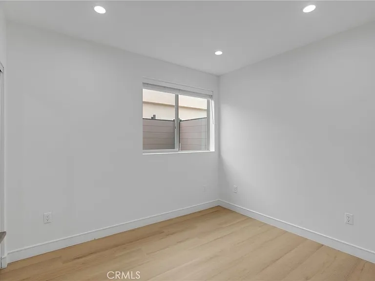 5224 1/2 Strohm Ave — Photo 9