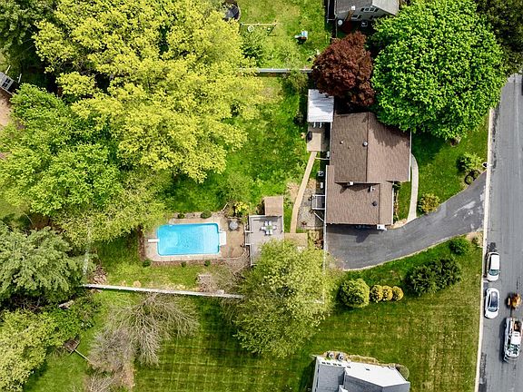 4th image of 900 Caren Dr