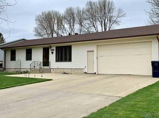 824 Executive Ave, Crooks, SD 57020