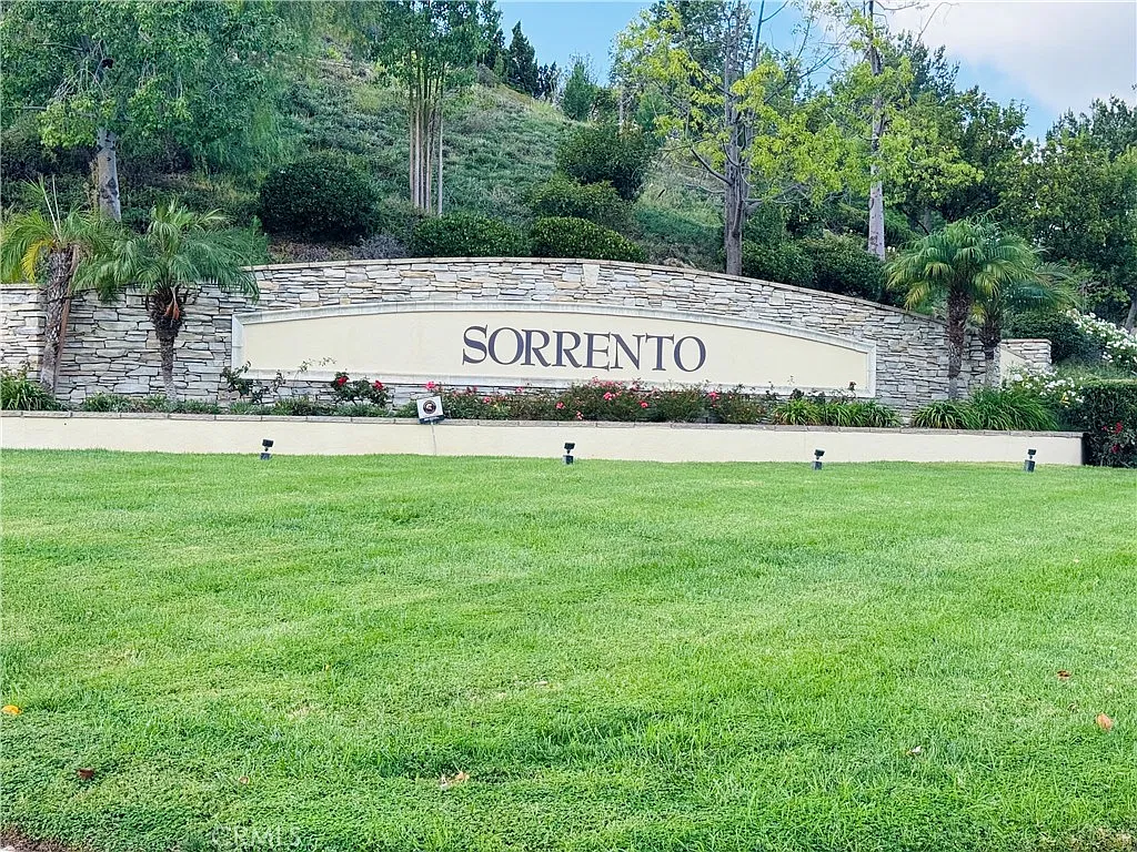 4 bed, 2.5 bath, 2449 sqft, $6,000 — Photo 3