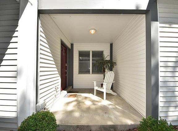 2nd image of 1543 Charlemont Dr