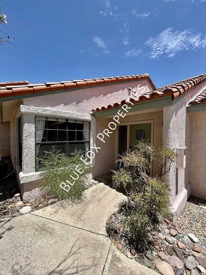 6490 N Tierra De Las Catalinas — Photo 1