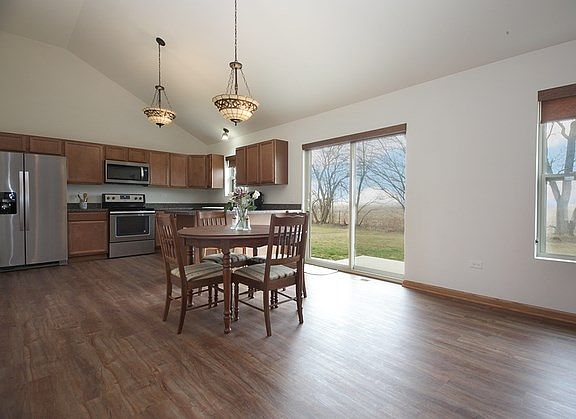 5th image of 905 E Short Dr
