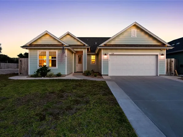 134 Broad Oak Dr, Rockport, TX 78382