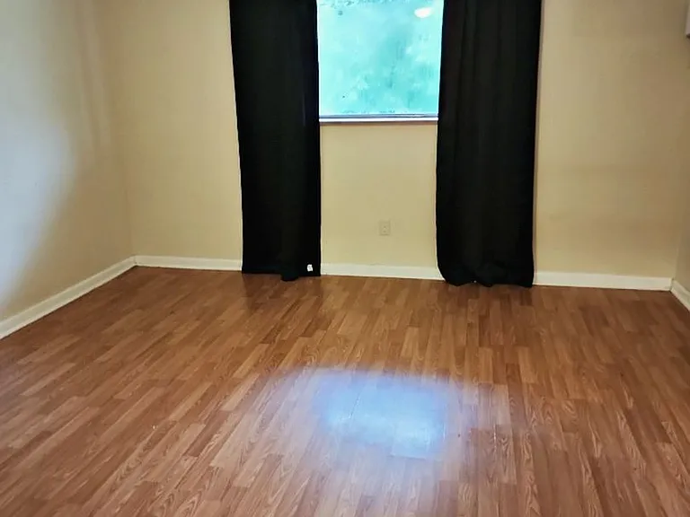 Holston Apartments — Photo 33