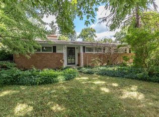 3422 Delta River Dr, Lansing, MI 48906