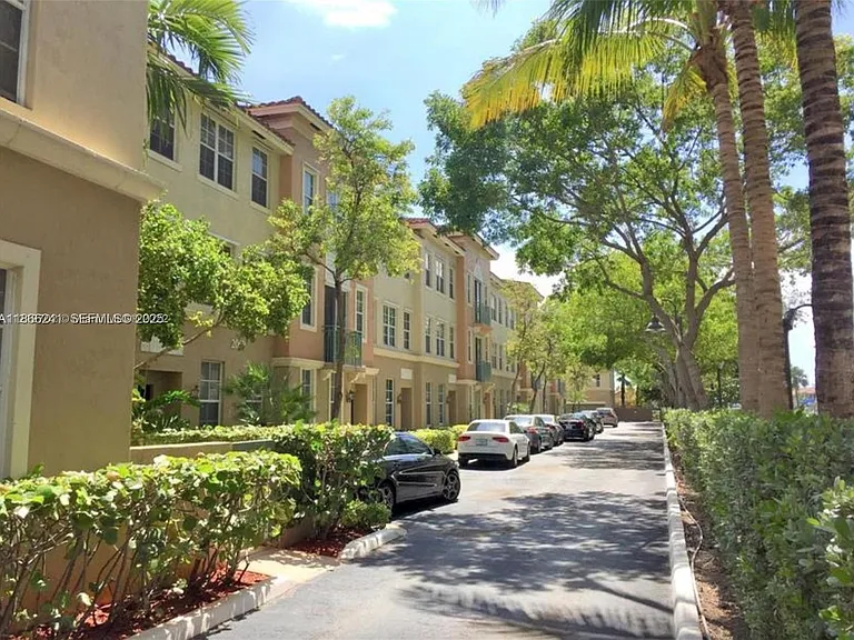 2069 S Ocean Dr #Townhouse 16 — Photo 5