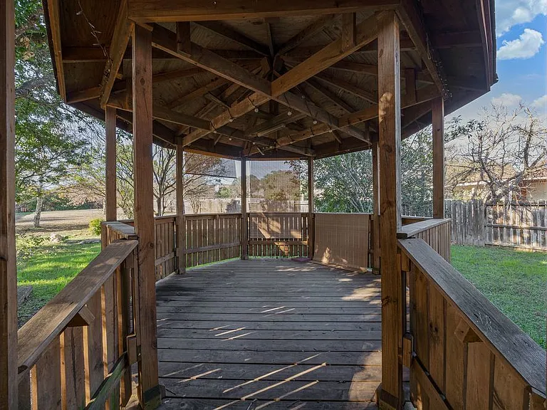 8218 Parkland Hills Dr — Photo 28