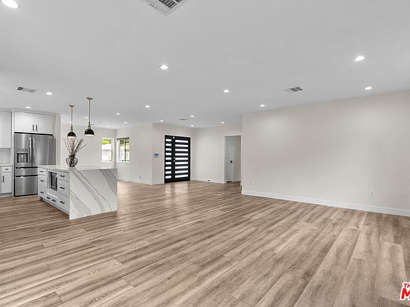 5th image of 18343 Calvert St