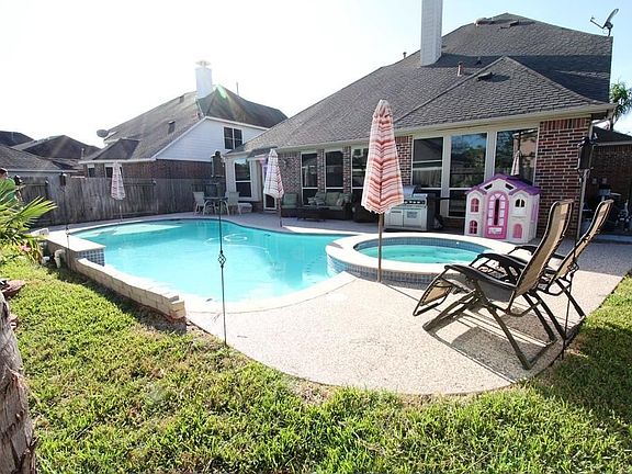 3rd image of 2206 Lakewind Ln