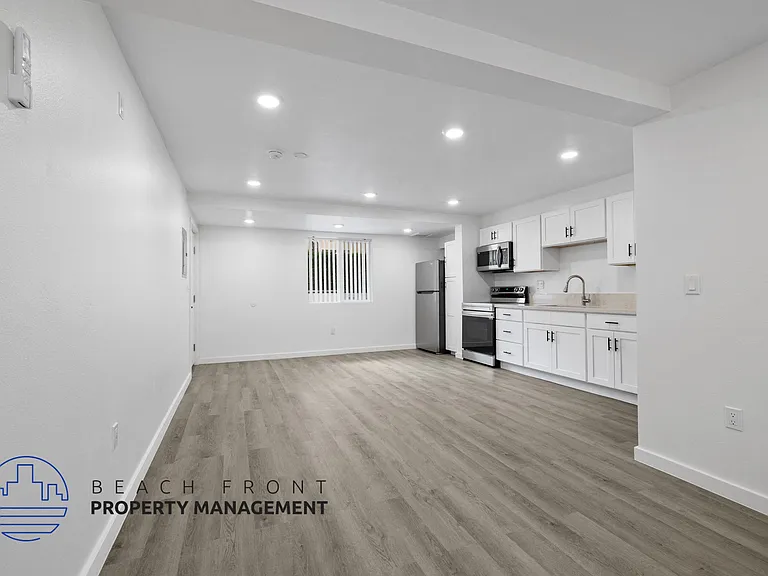 3320 Redondo Beach Blvd — Photo 2