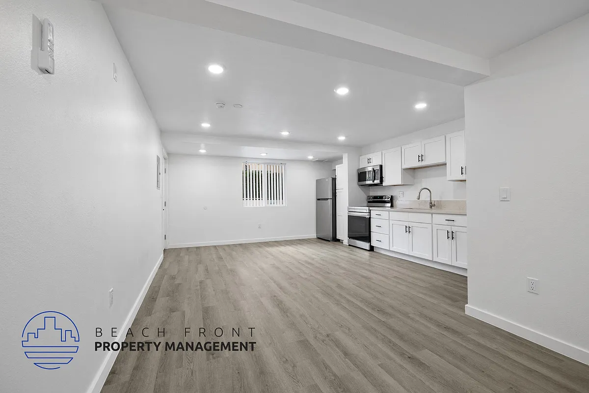 Building Photo - 3320 Redondo Beach Blvd