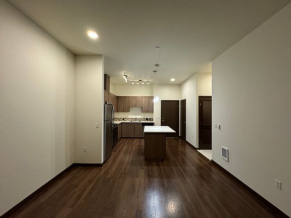 5th image of A736 8th Ave NE #517