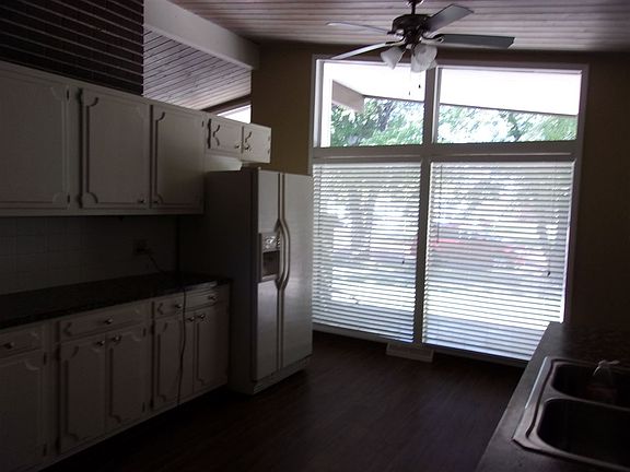 5th image of 325 N B St