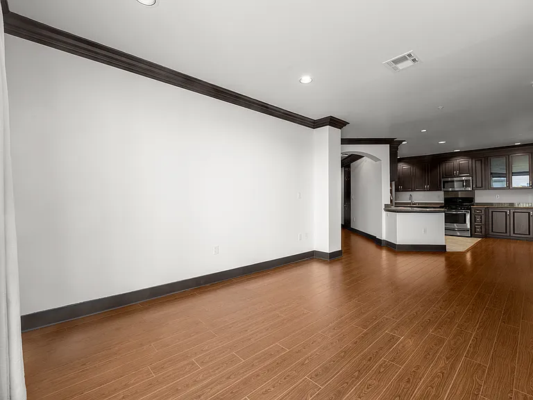 1138 Glenville Dr — Photo 9