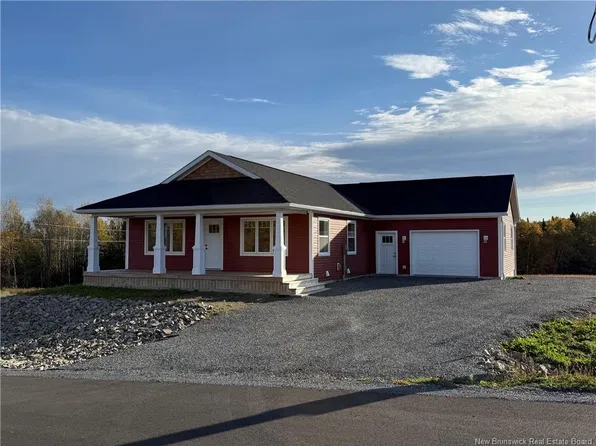 128 Hetherington Ct, Woodstock, NB E7M 0G9