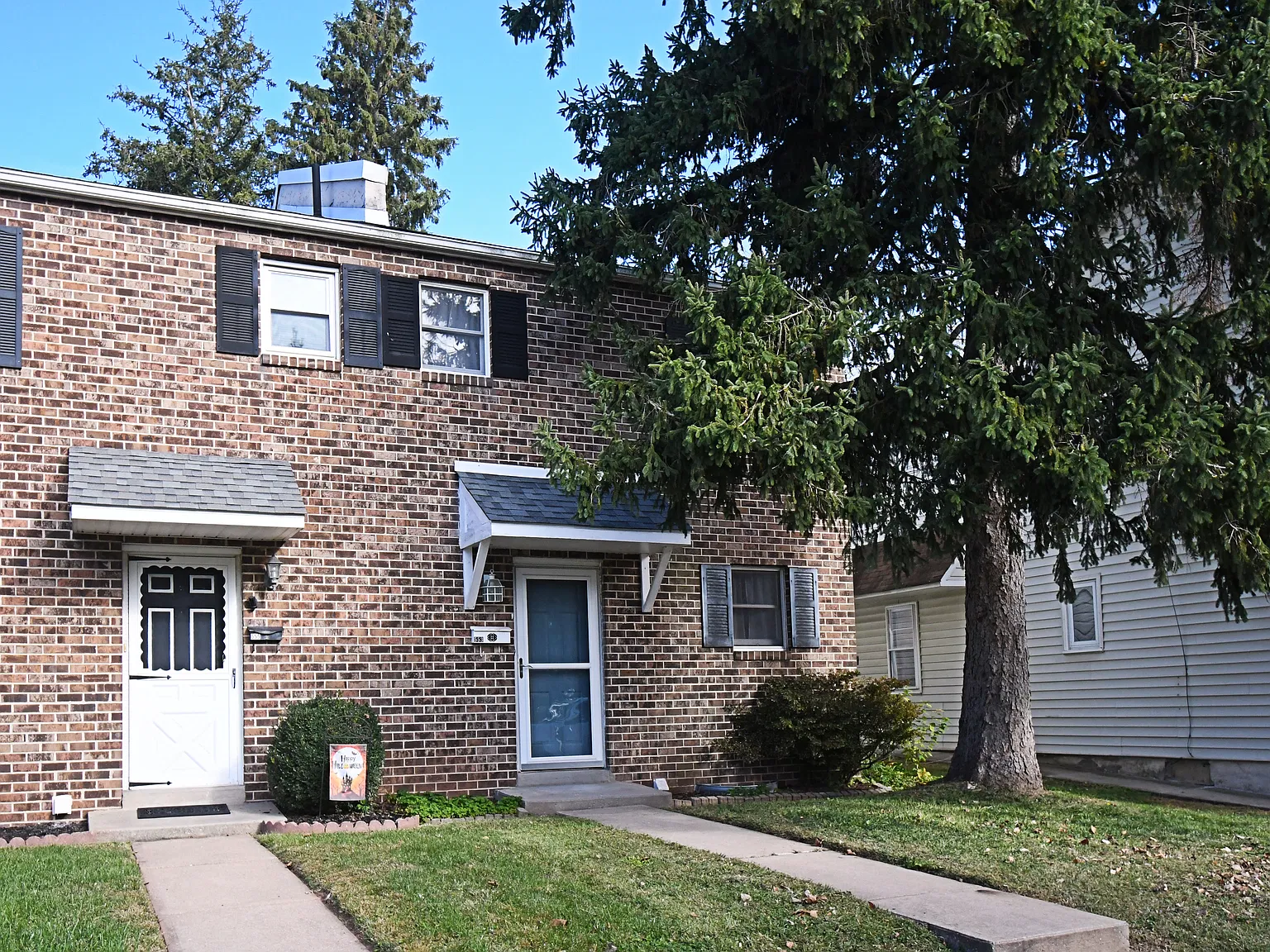 3 bed, 1260 sqft, $2,350 — Photo 2