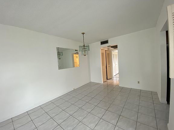 5th image of 138 Kent St #I