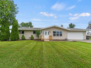 9108 Village Dr, Fort Wayne, IN 46818