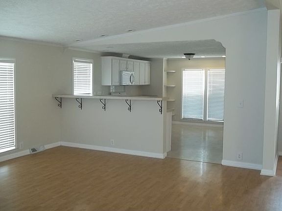 3rd image of 16212 Oxford Ct