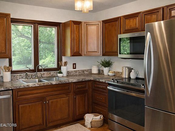 5th image of 515 Englewood Rd