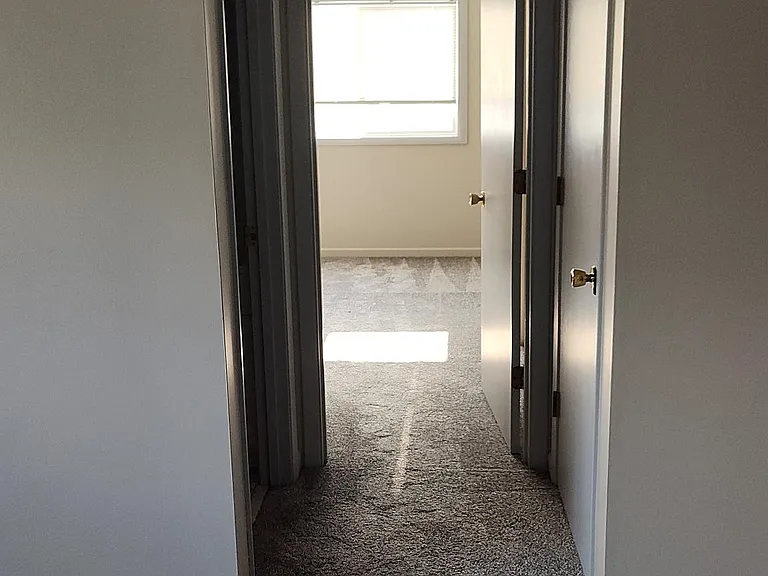 220 1st Ave E #4 — Photo 5