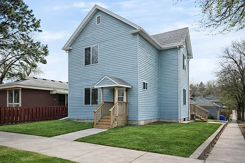 294 Winifred St E Photo 1