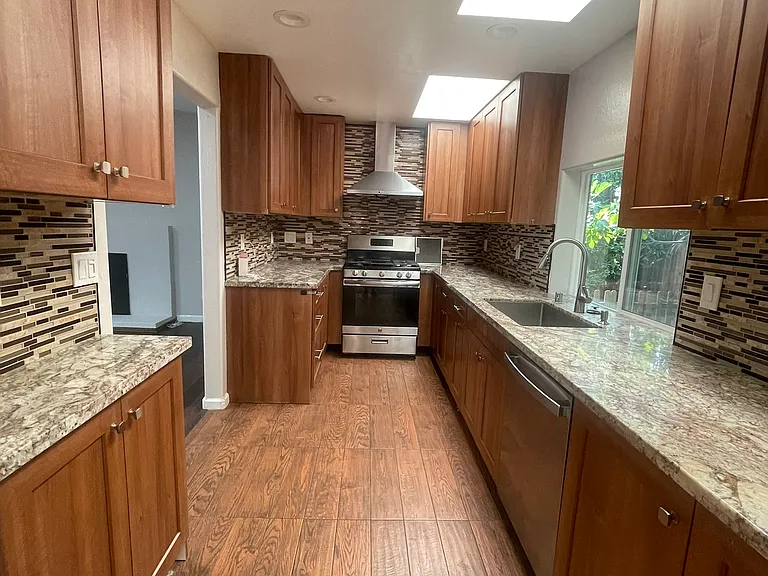 1866 Orange Grove Dr — Photo 2