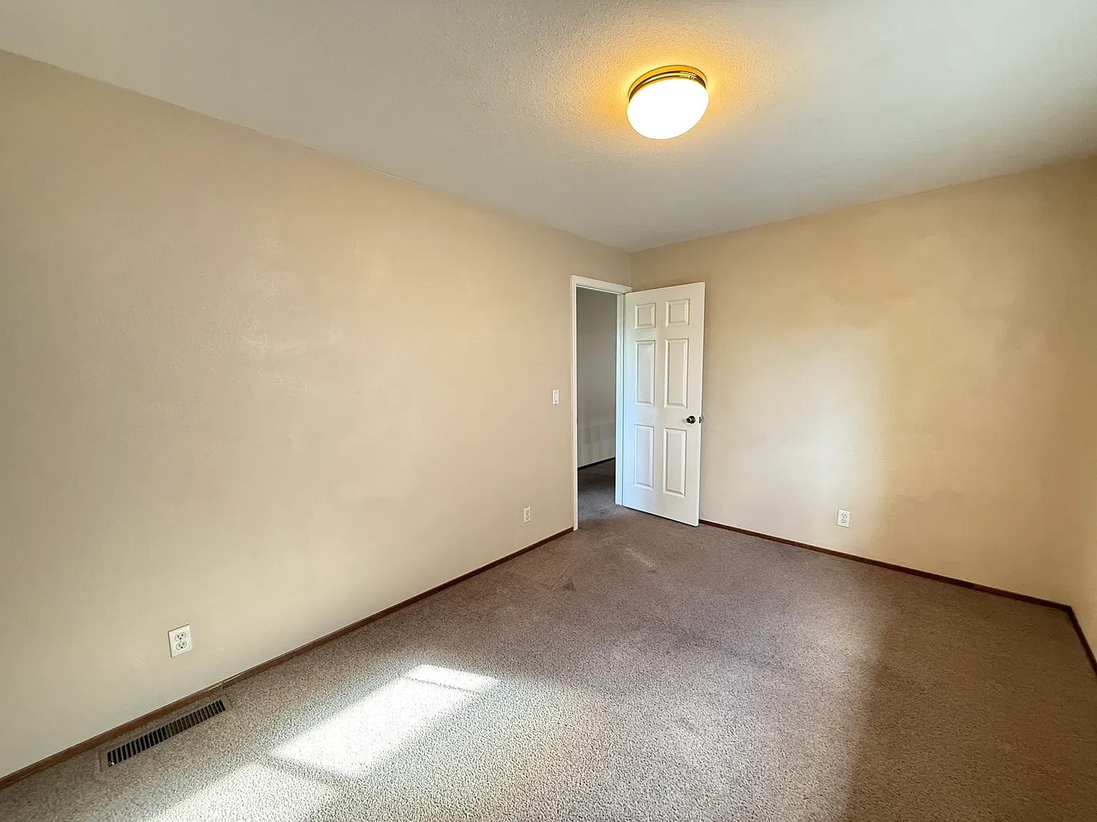 4 bed, 2.5 bath, 1723 sqft, $3,495 — Photo 4