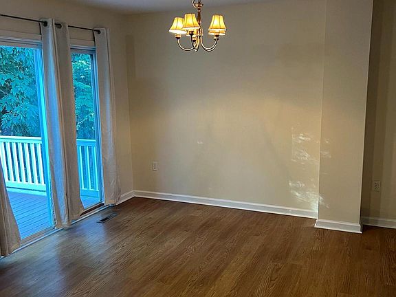 3rd image of 635 Rockwood Dr