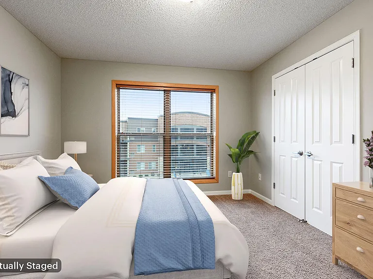 741 Victoria St S — Photo 11