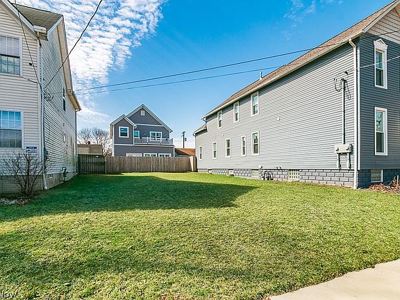 5th image of W 33rd St