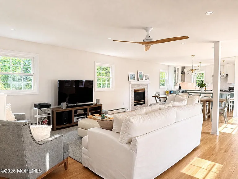 561 Monmouth Ave — Photo 10
