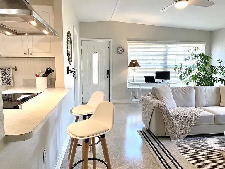 111 Bluff Ter — Photo 5