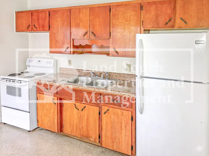 2 bed, 1.0 bath, 875 sqft, $1,275 — Photo 3
