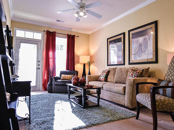 Plush carpet, and vaulted ceilings.