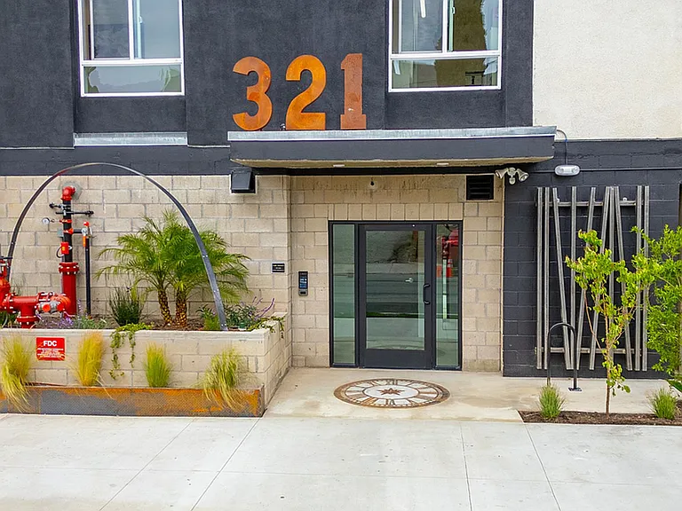 321 S Fickett St — Photo 6