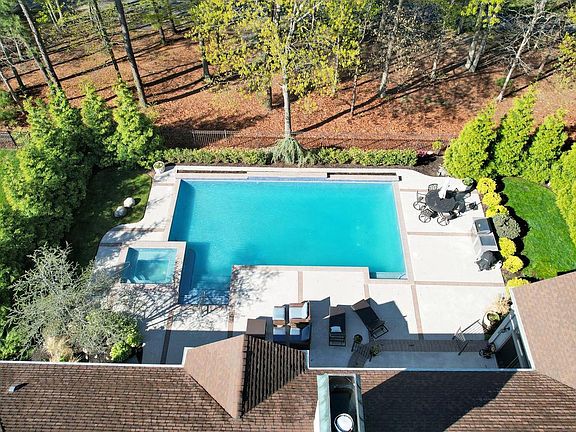 5th image of 69 Pebble Beach Dr