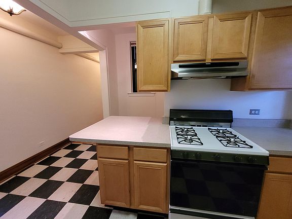3rd image of 5054 N Leavitt St