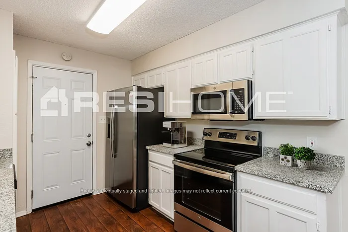 6589 Old Mill Cir — Photo 3