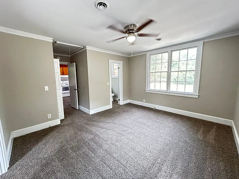 411 E Charlotte Ave — Photo 24