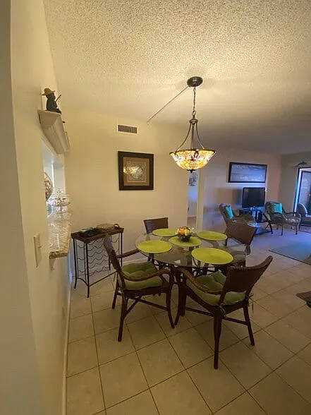 2 bed, 956 sqft, $1,700 — Photo 3