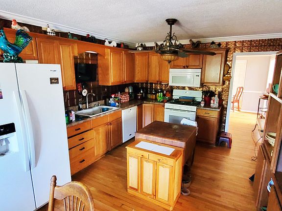 4th image of 134 Nelson Dr
