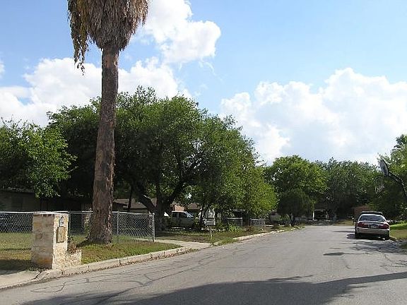 5th image of 195 Lelani St